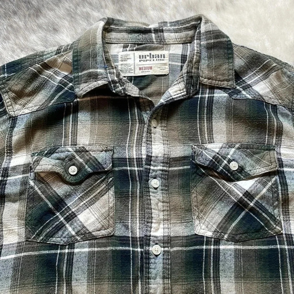🔥4/$20 Plaid Button Down - Picture 2 of 9